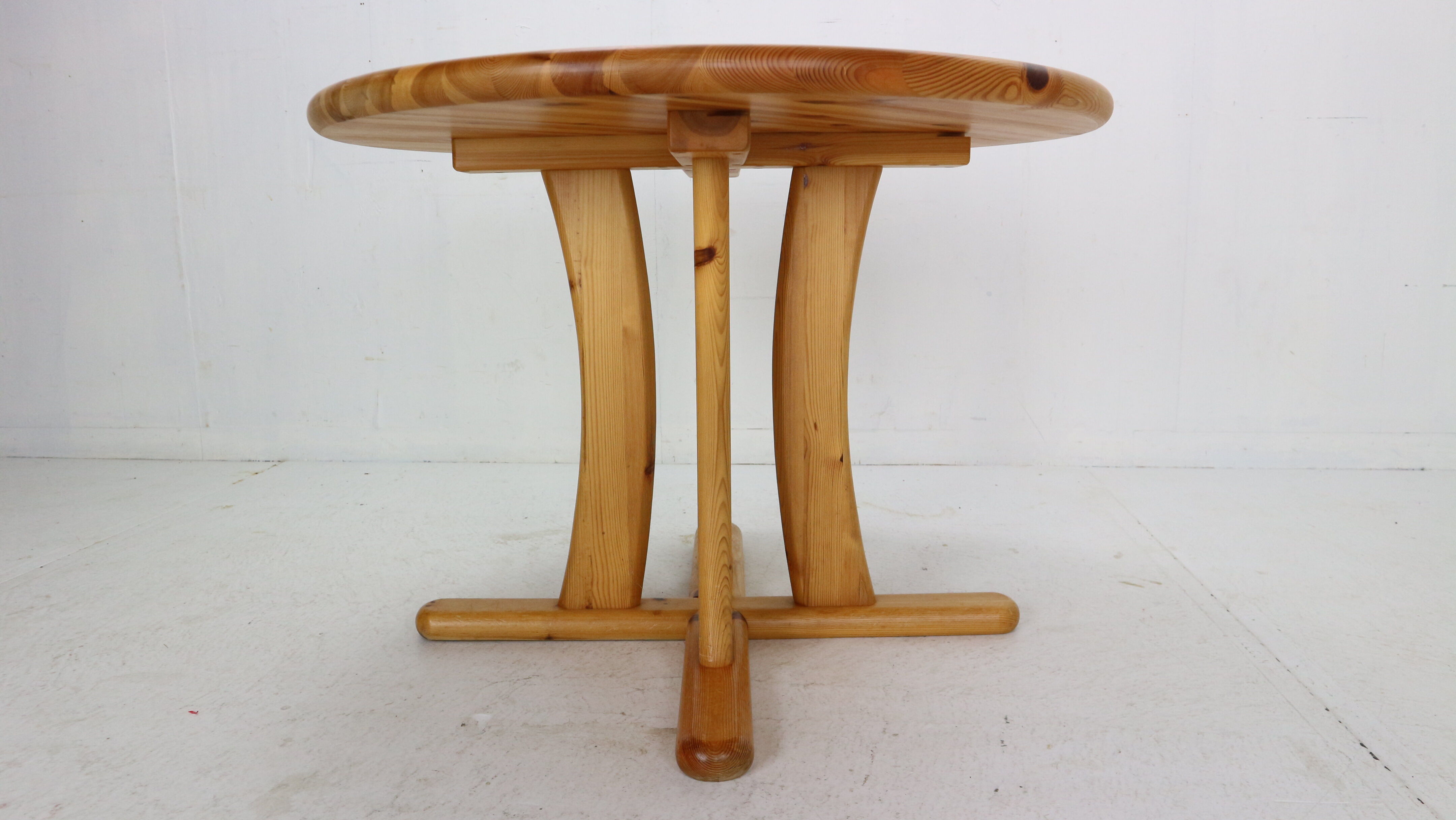 Round Solid Pinewood Dinning Table, 1970's Denmark