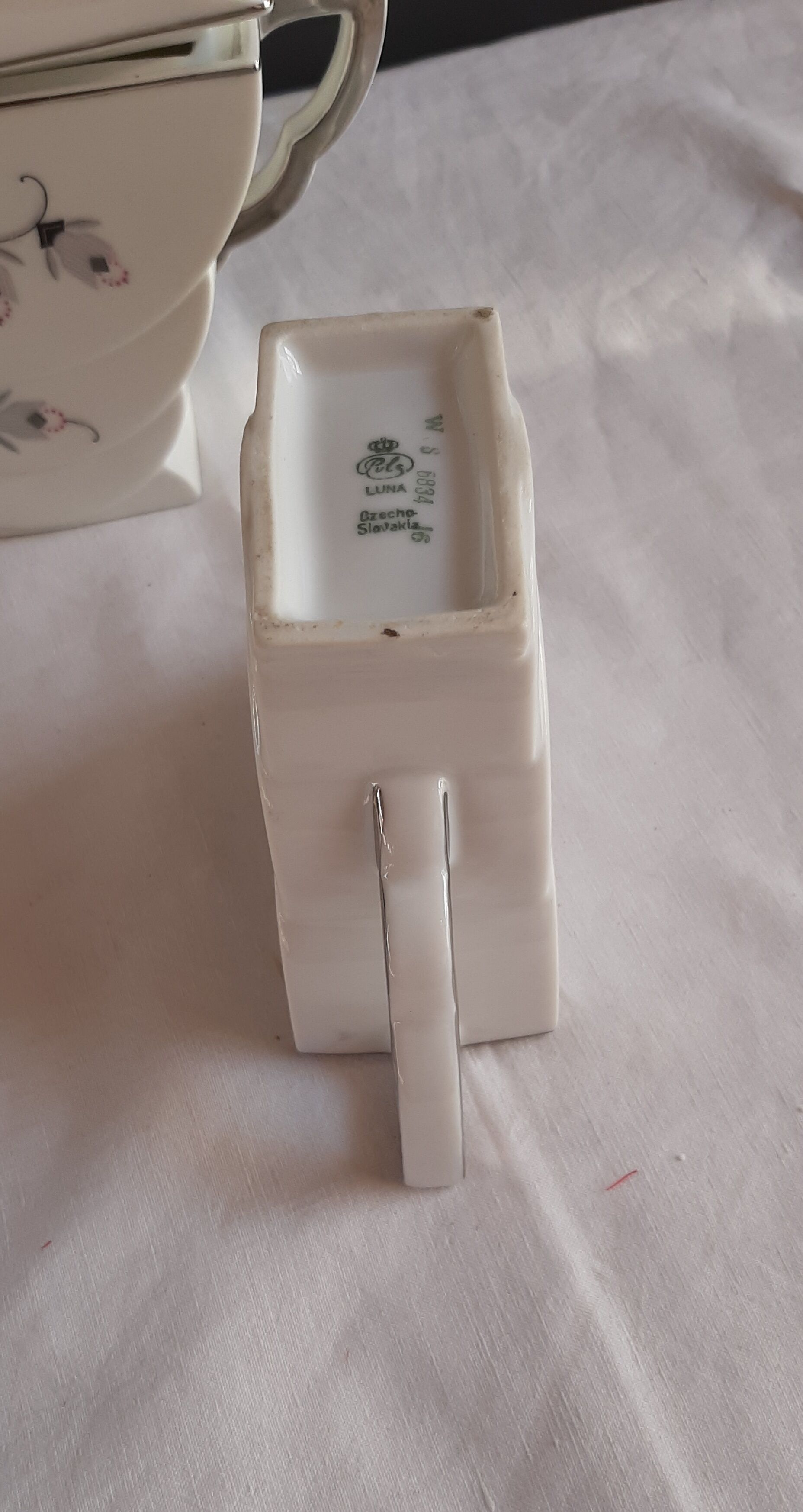 Coffee pot and forget-me-not cups