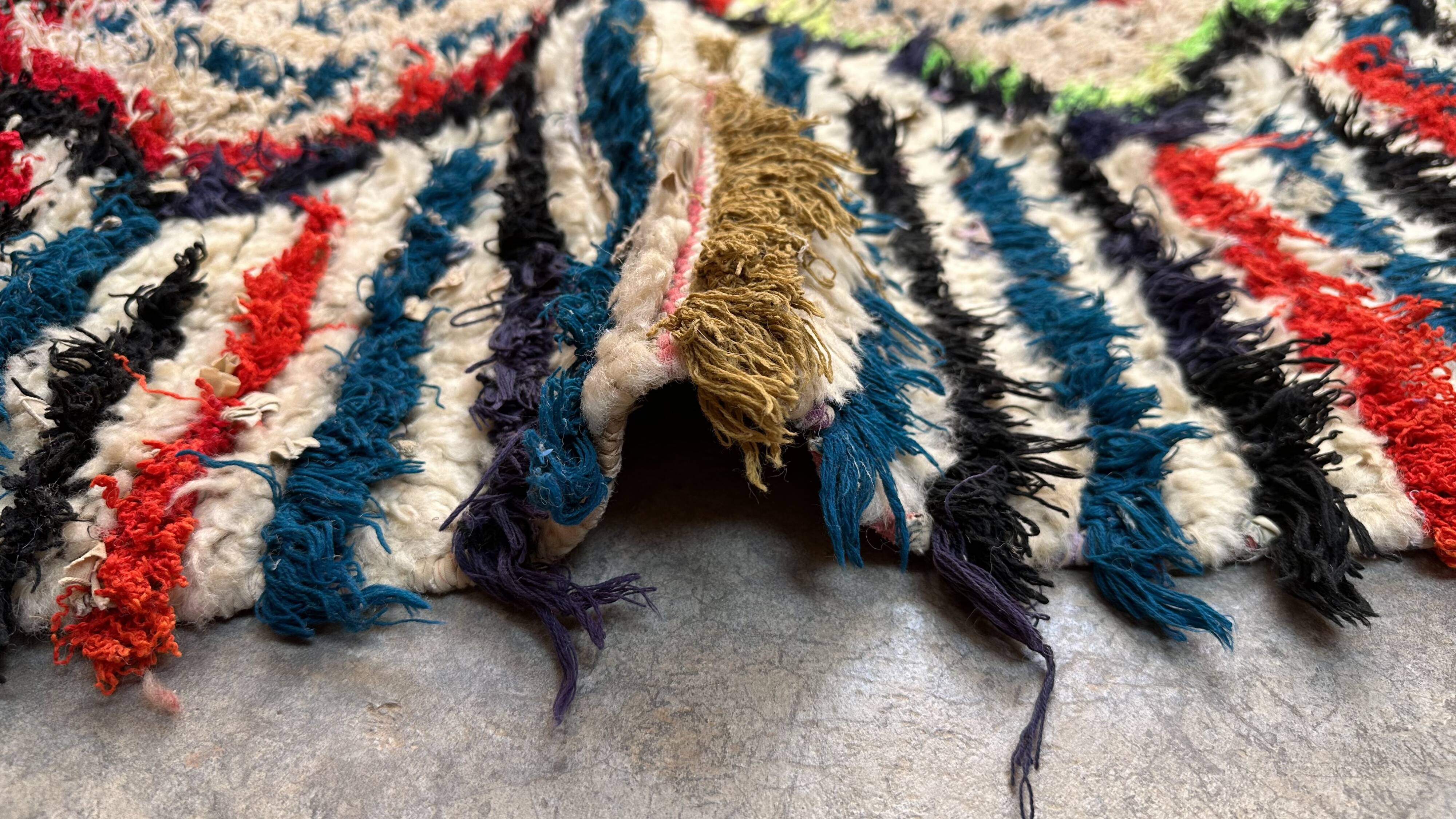 Azilal colorful Moroccan rug - 140 x 95 cm.