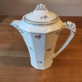 Coffee maker with floral decoration