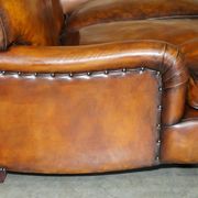 Howard & Son restored leather canapé, width 145 cm
