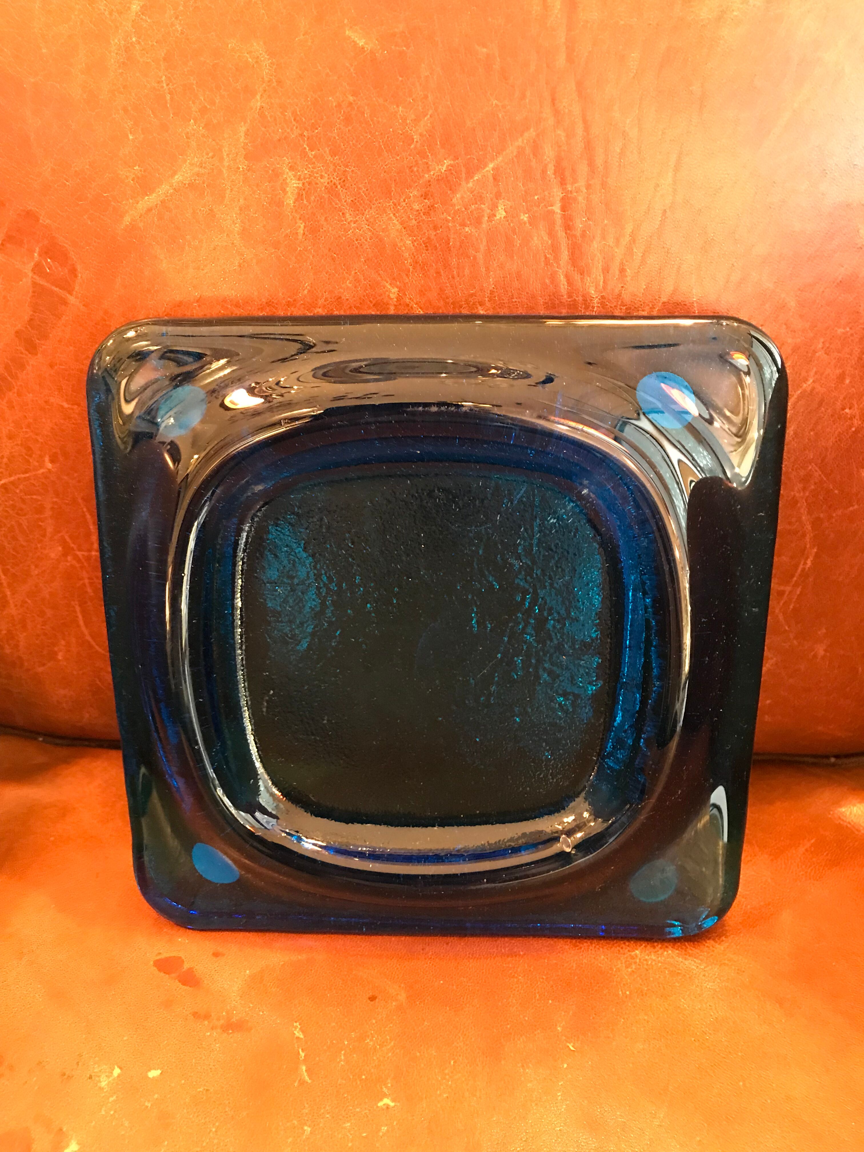 Cendrier en verre bleu 1970