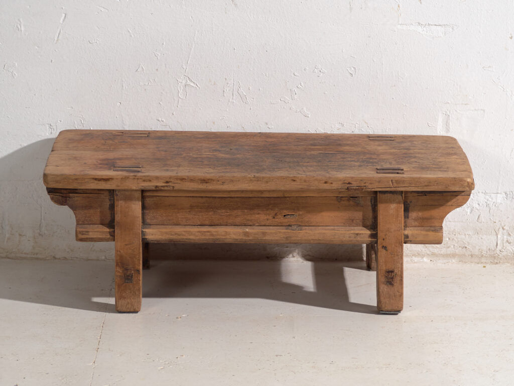 Table basse ancienne en bois d’orme – Chine, circa 1930