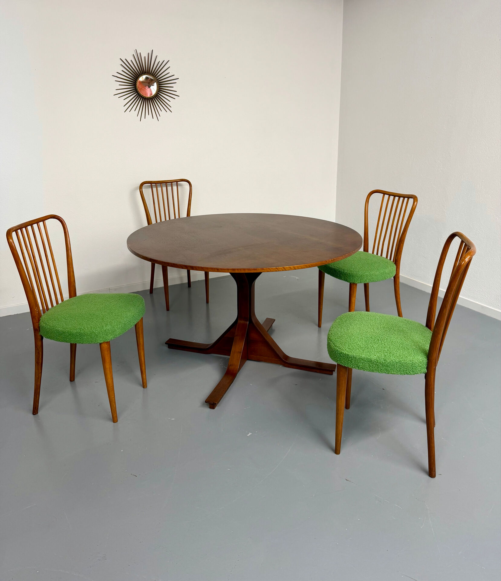 Table repas design Gianfranco Frattini pour Bernini model 522 année 60