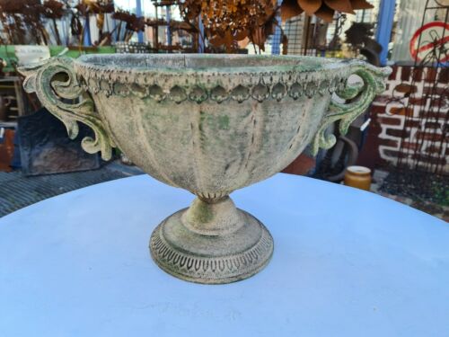 Medici vase in patinated iron