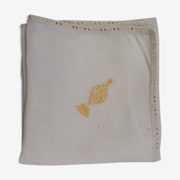 Serviette en lin avec motif brodé