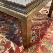 Table basse en métal doré et miroir 1970