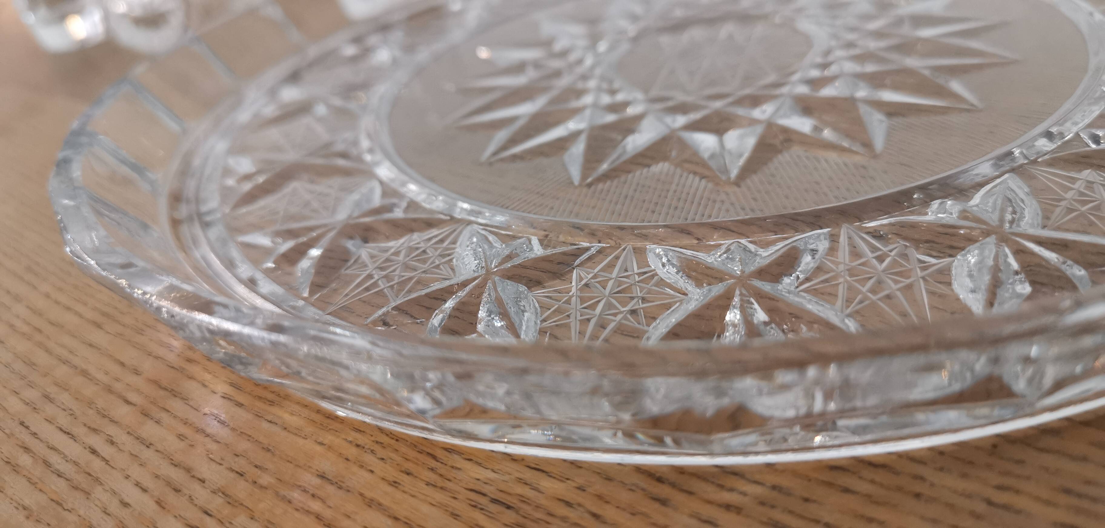 Presentation service 8 glasses and its Bohemian Cristal style dish