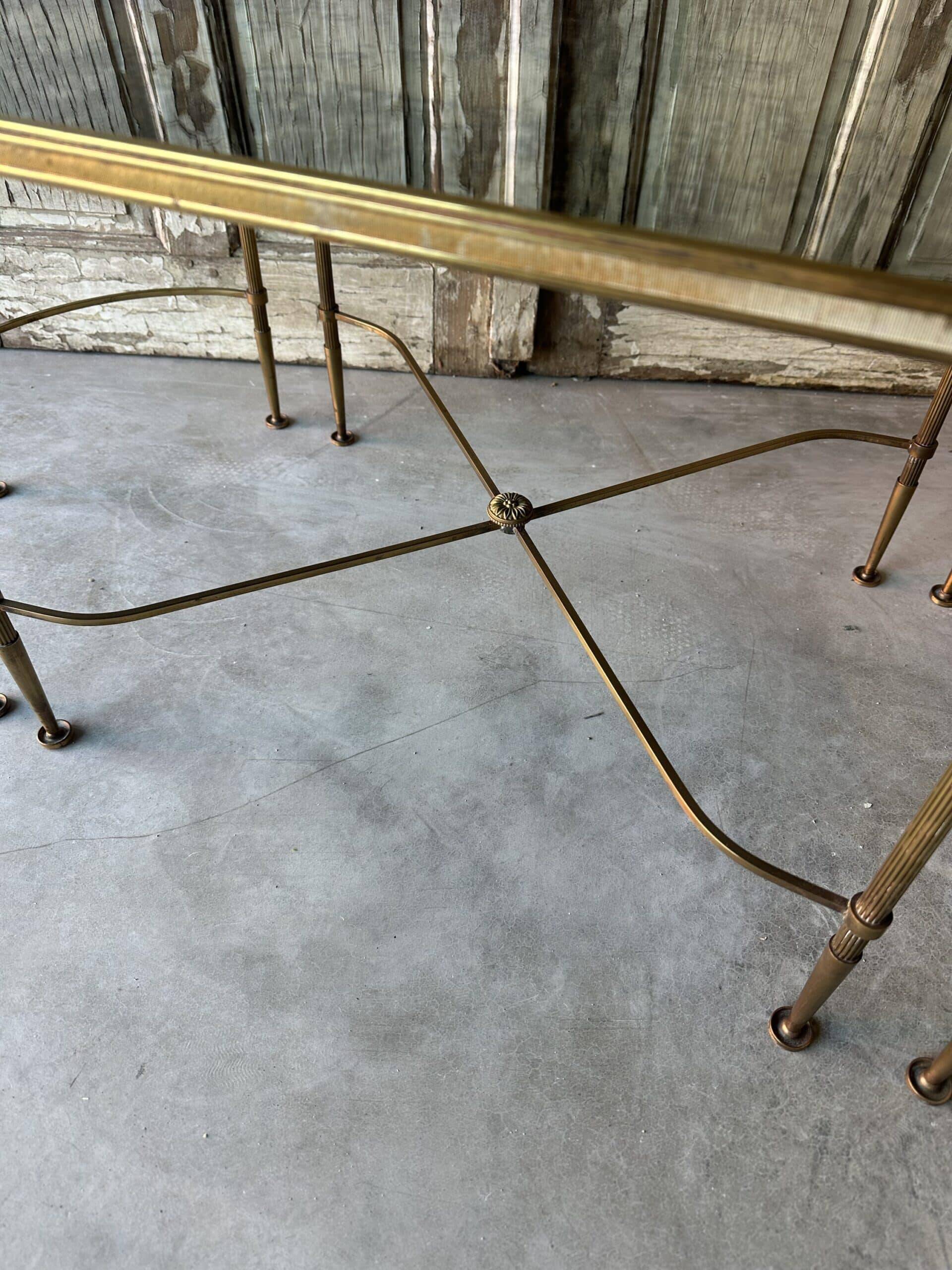 Tripartite coffee table attributed to Maison Baguès.