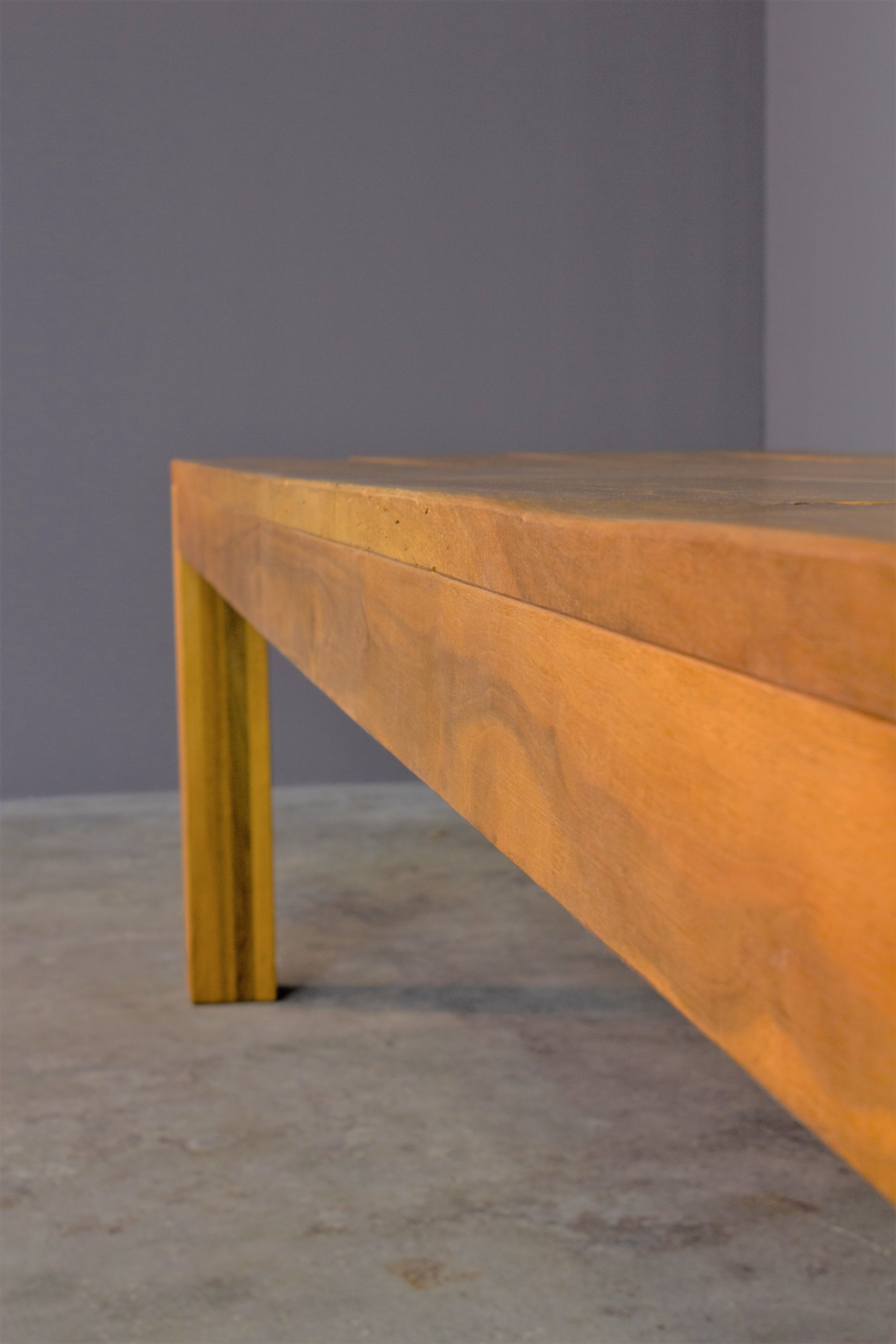 Tavolo artigianale in noce