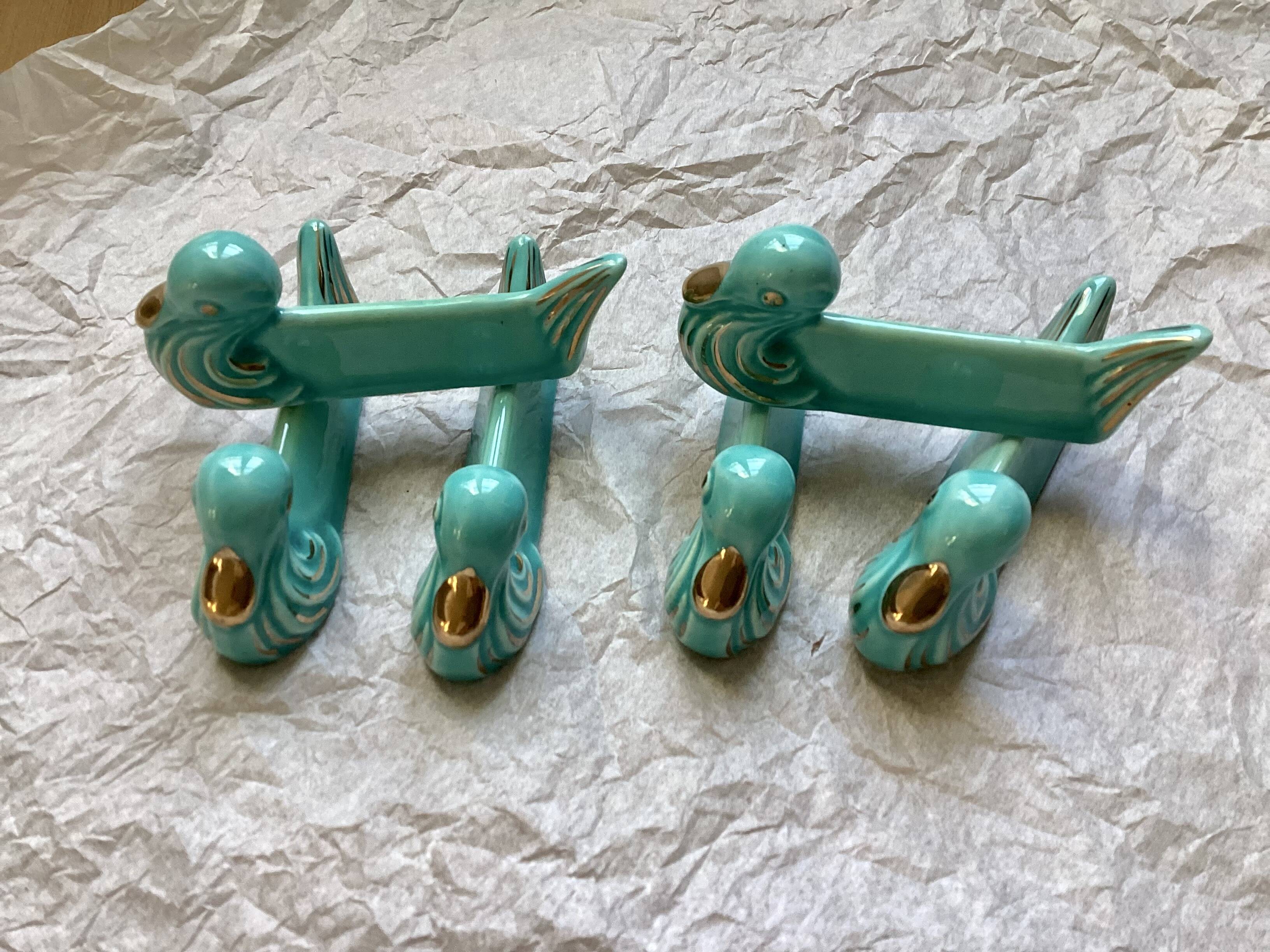 Duck-shaped ceramic knife rest