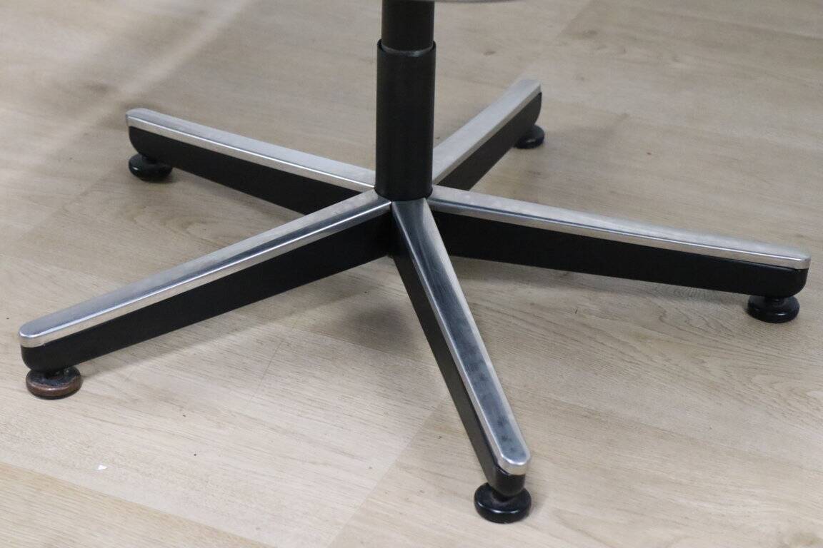 Charles Pollock leather office chair, Knoll edition, 1970