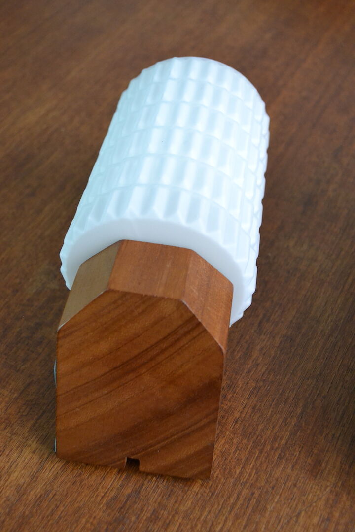 Paire d'appliques scandinaves teck opaline 60s