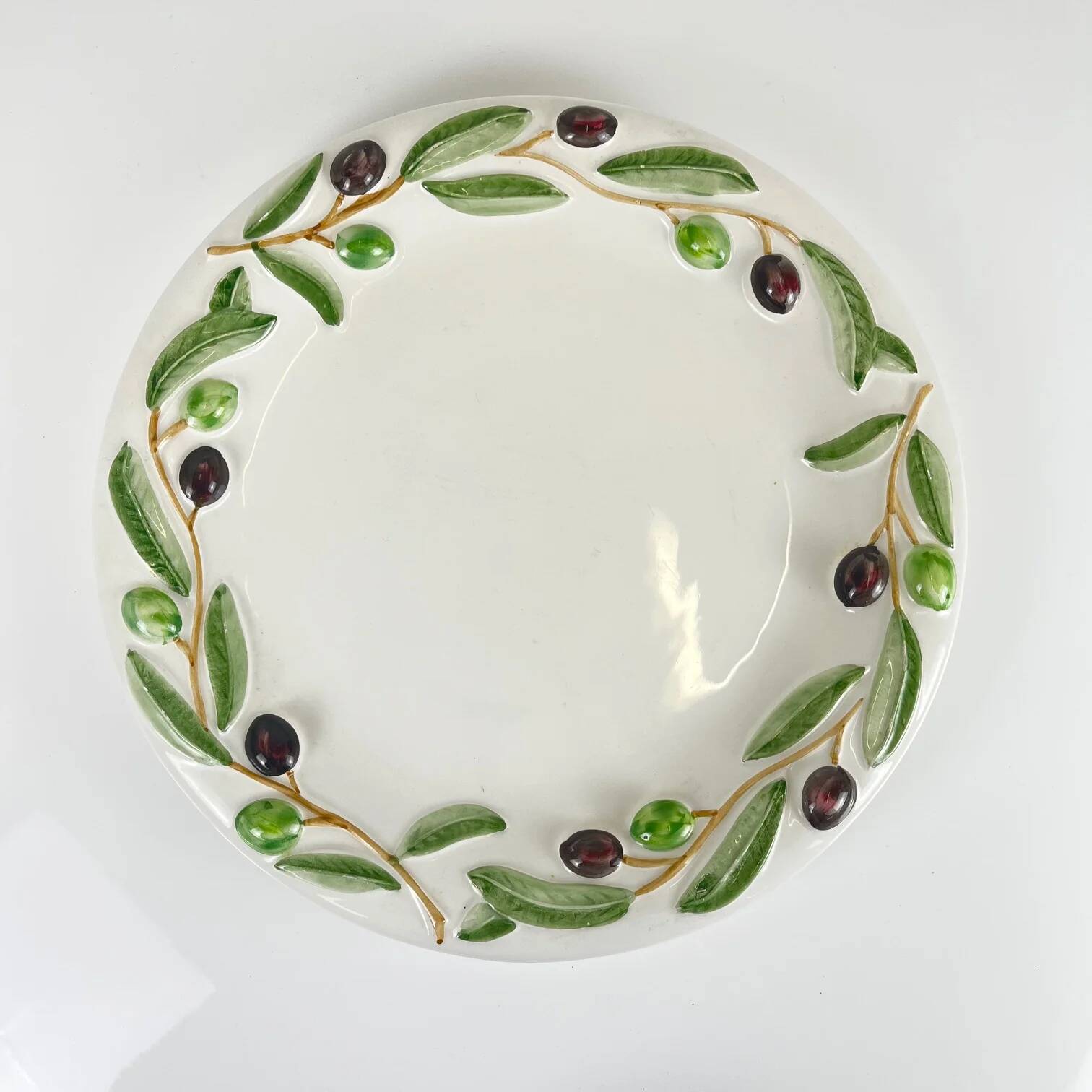 Round earthenware dish "olive", Deruta, Tiriduzzi, Italy
