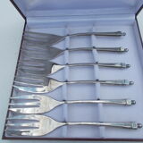 6 cake forks in box