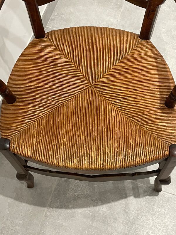 Fauteuil paillé de style provencal dit parfois fauteuil de marais