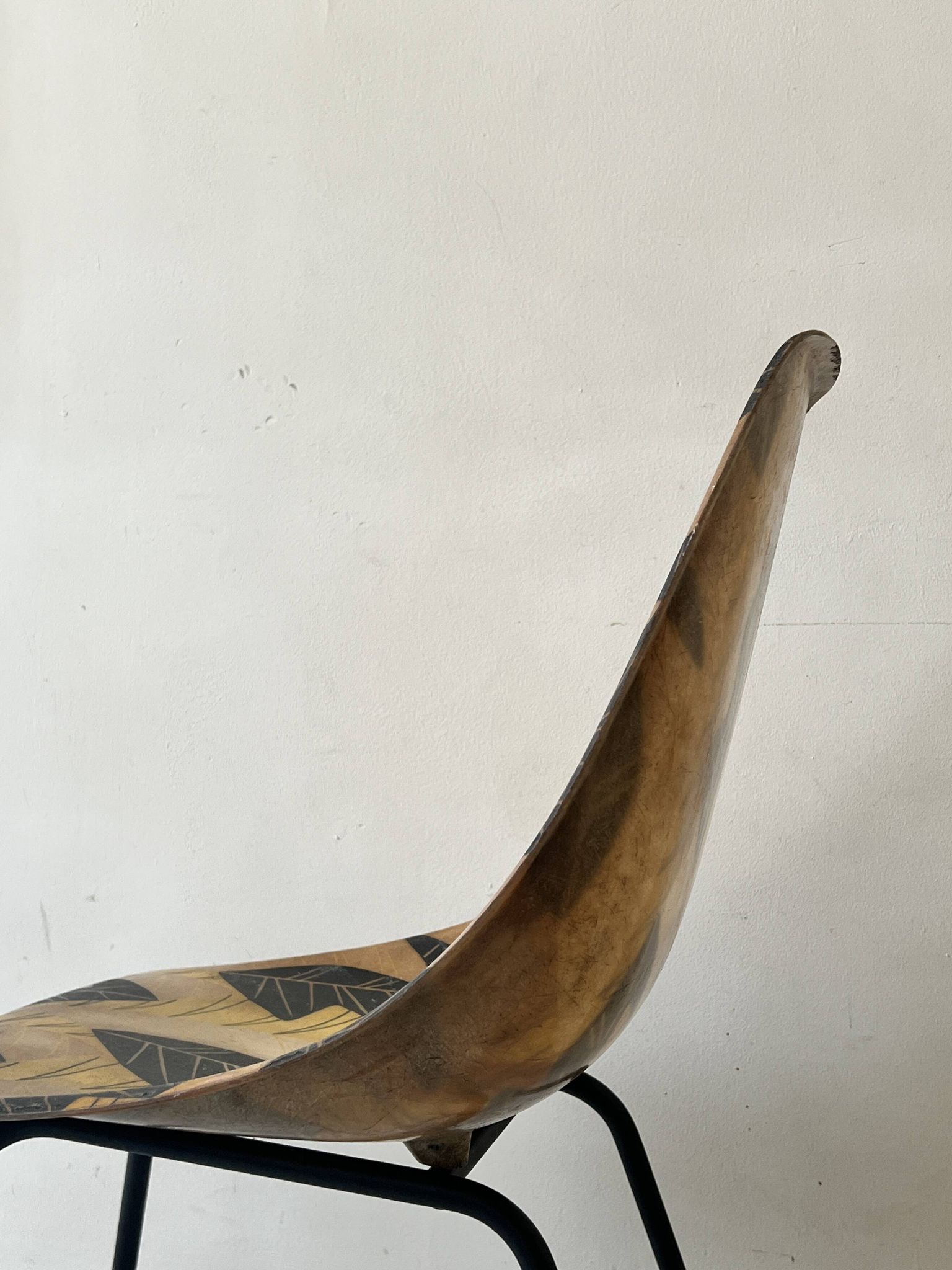 Chair in fibreglass and metal by René-Jean Caillette, stork, 1950 design.