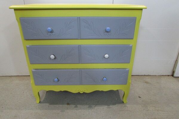 Louis XV style chest of drawers in oak