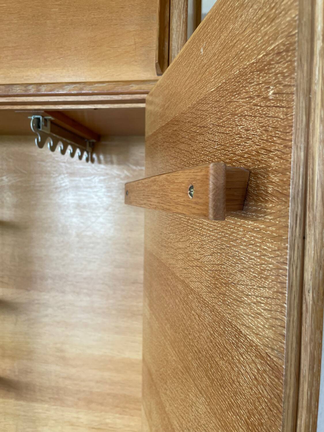 Armoire en bois vintage