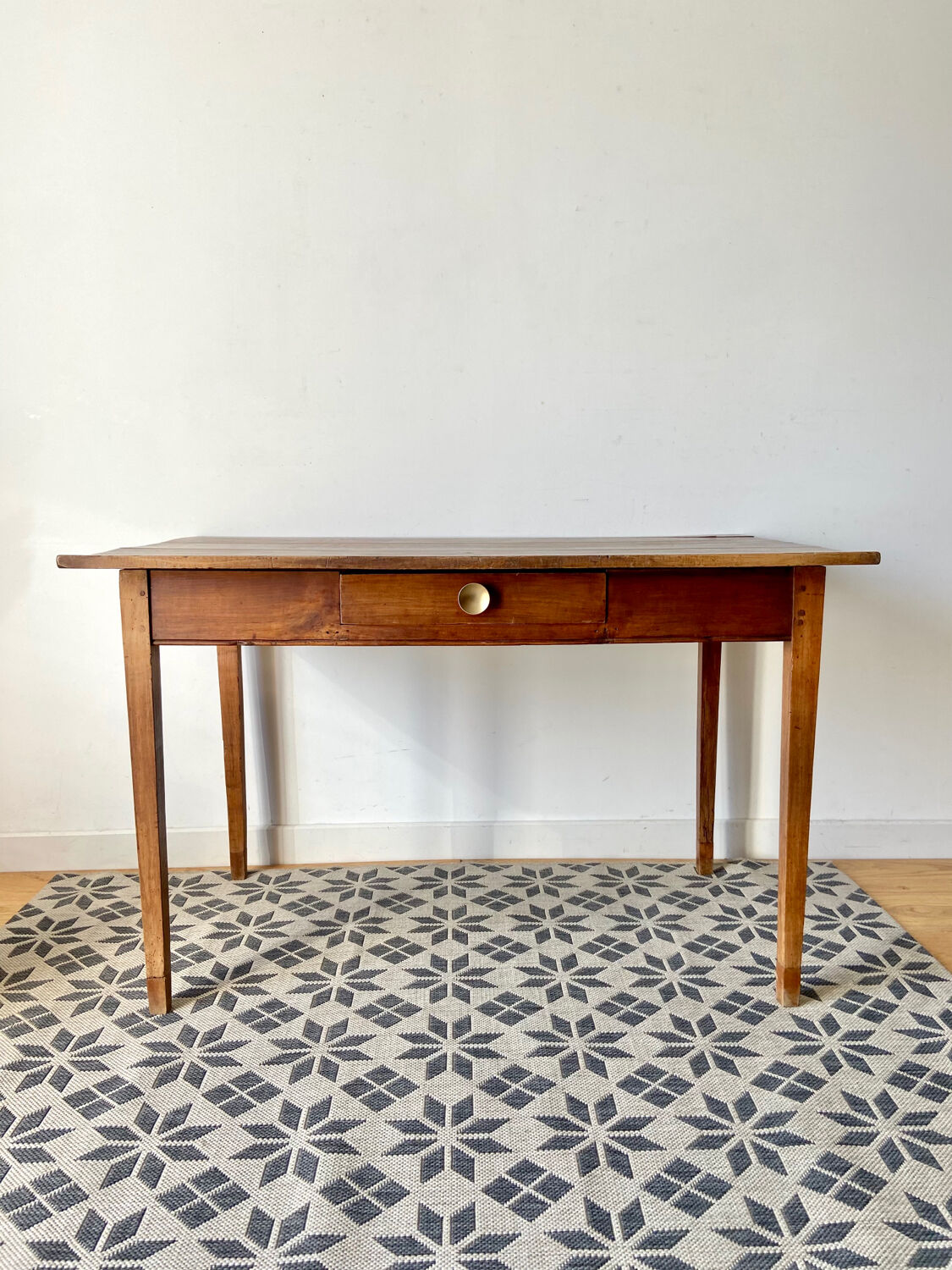 Farmhouse / antique table