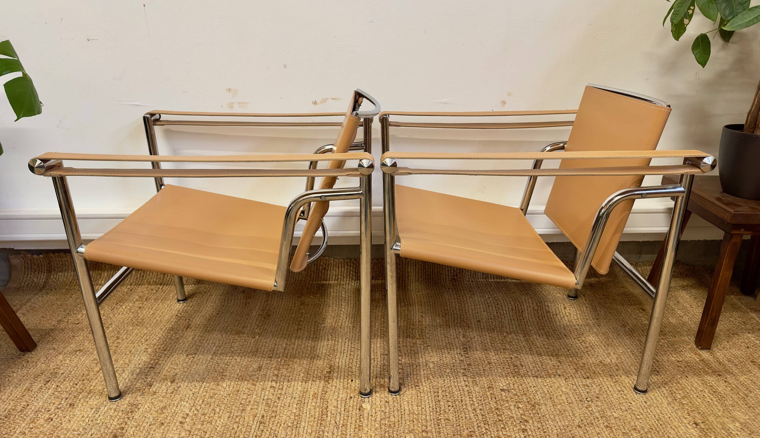 Paire de fauteuils de style Le Corbusier LC1