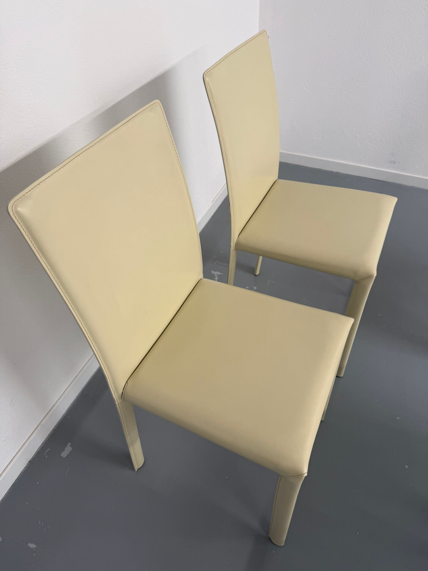 Set of 4 cream leather chairs contemporary design Colico Dress Up