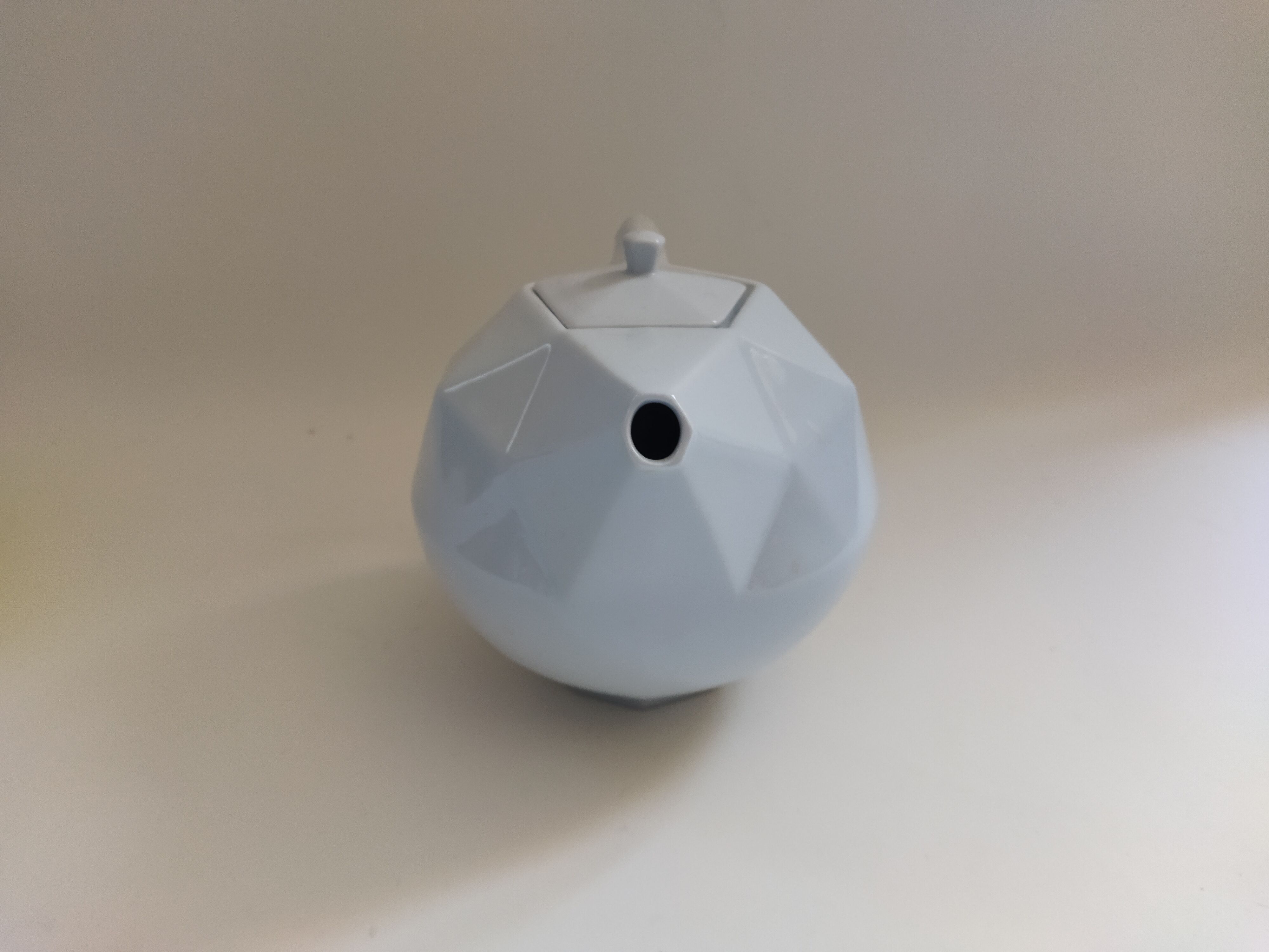 Porcelain teapot Deshoulières