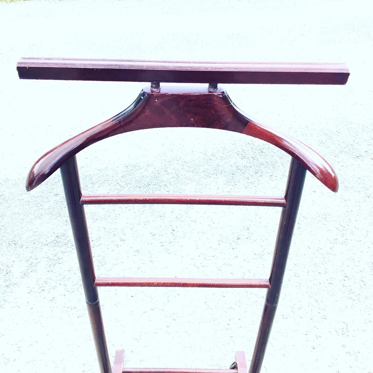 Mahogany-colored night valet