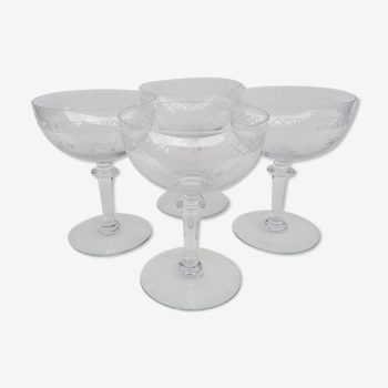 4 Coupes à champagne en cristal de baccarat, modèle frise, vers 1910