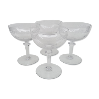 4 Champagne cups in baccarat crystal, frieze model, circa 1910.