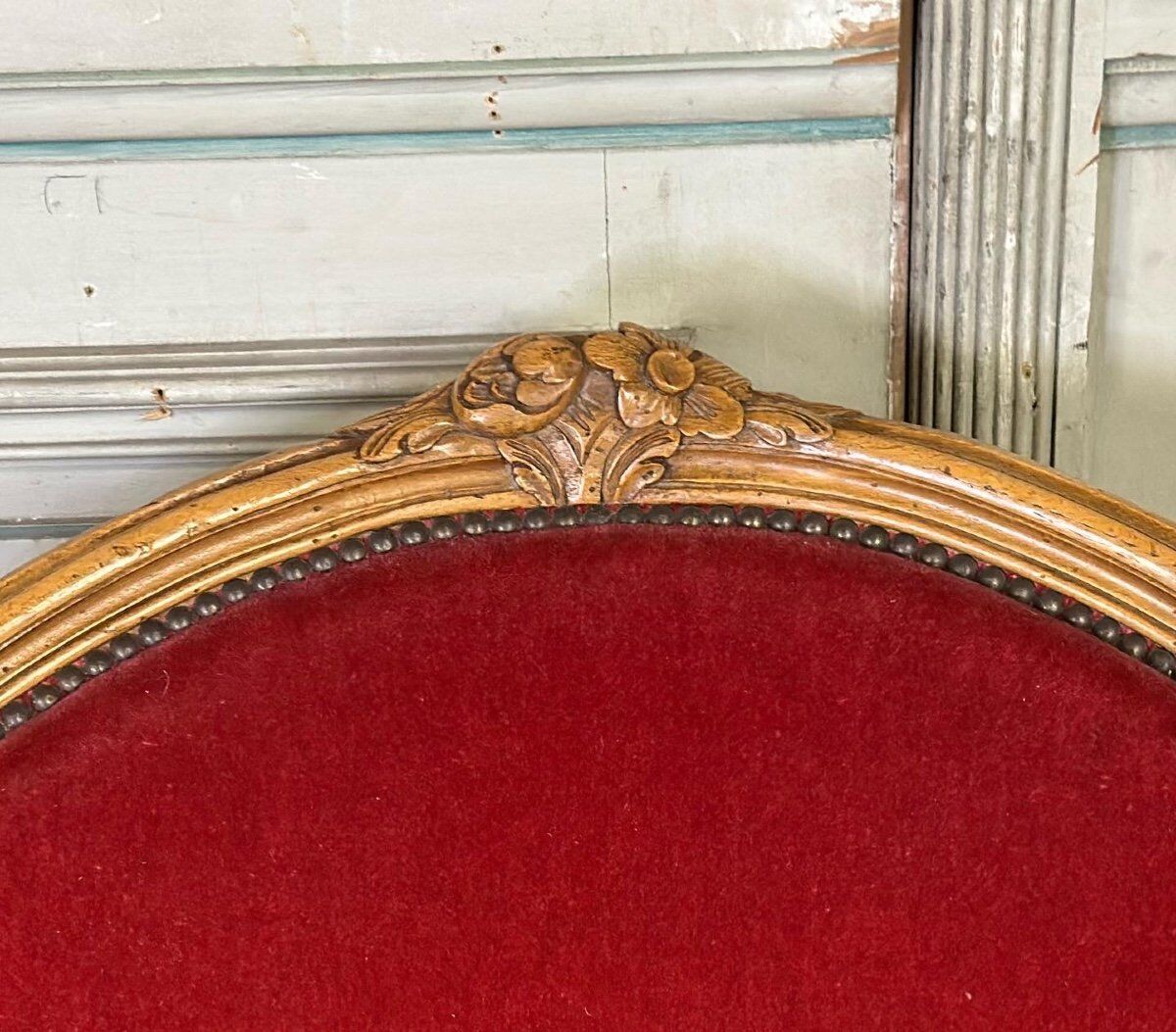 Paire de bergères en bois sculpté de style Louis XV