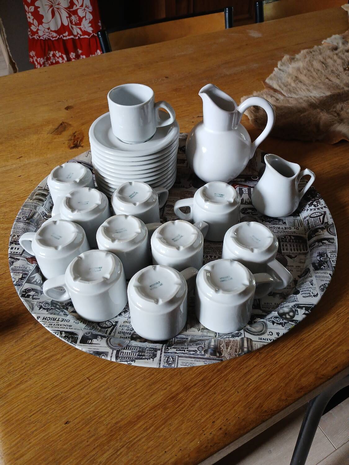 12 bistro coffee cups and 2 pots