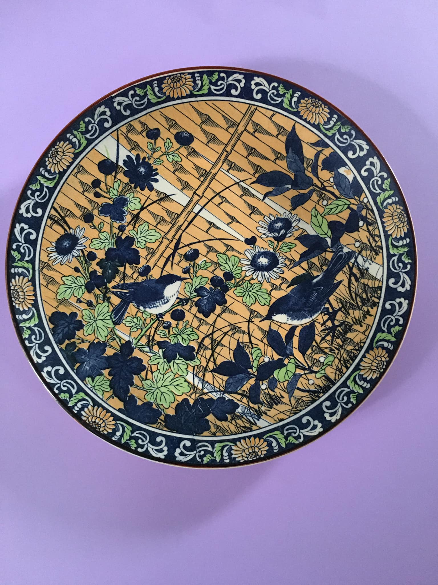 Serving dish in earthenware bird décor