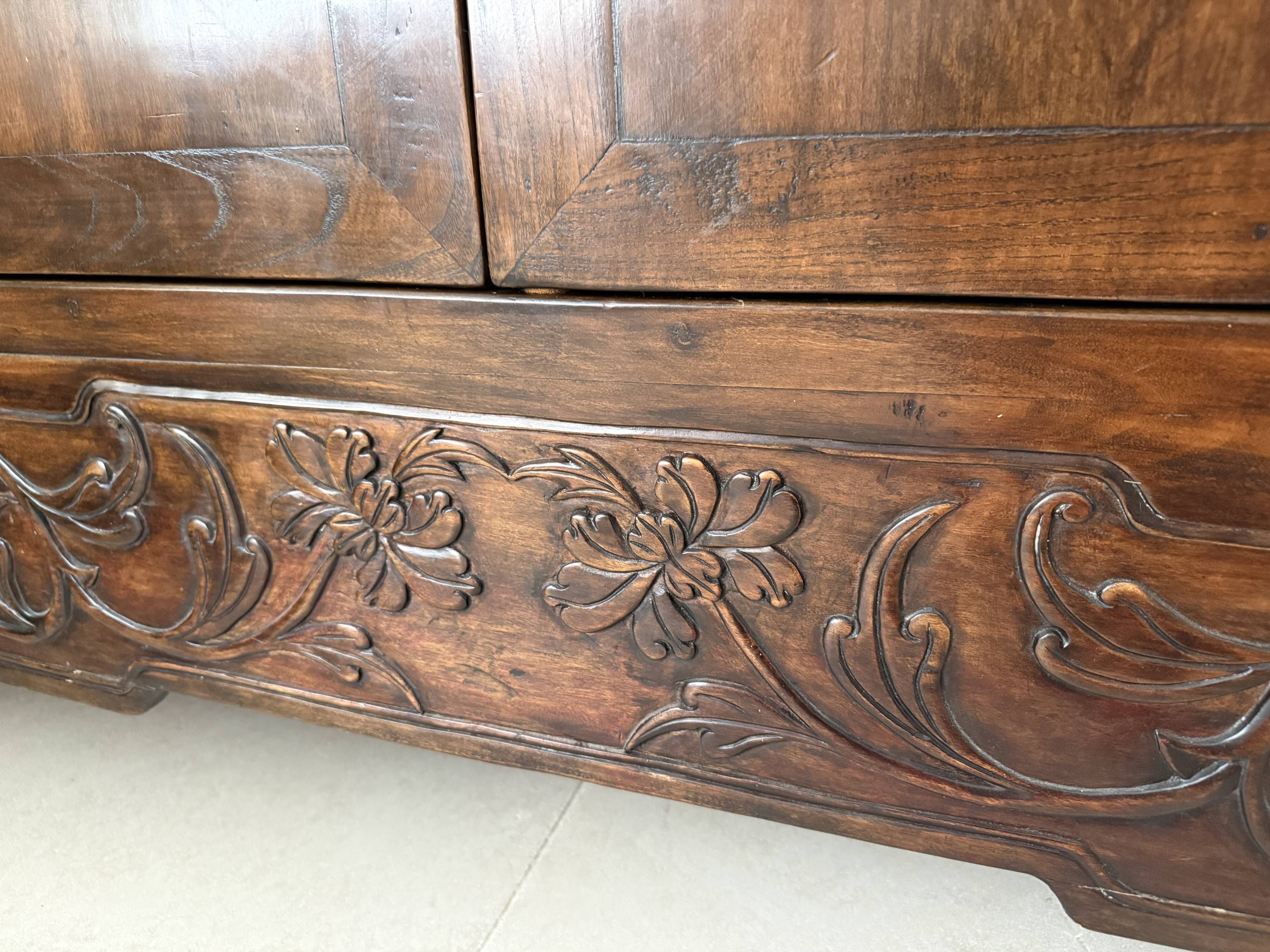 Antique Chinese wardrobe. Solid wood. 8 doors.