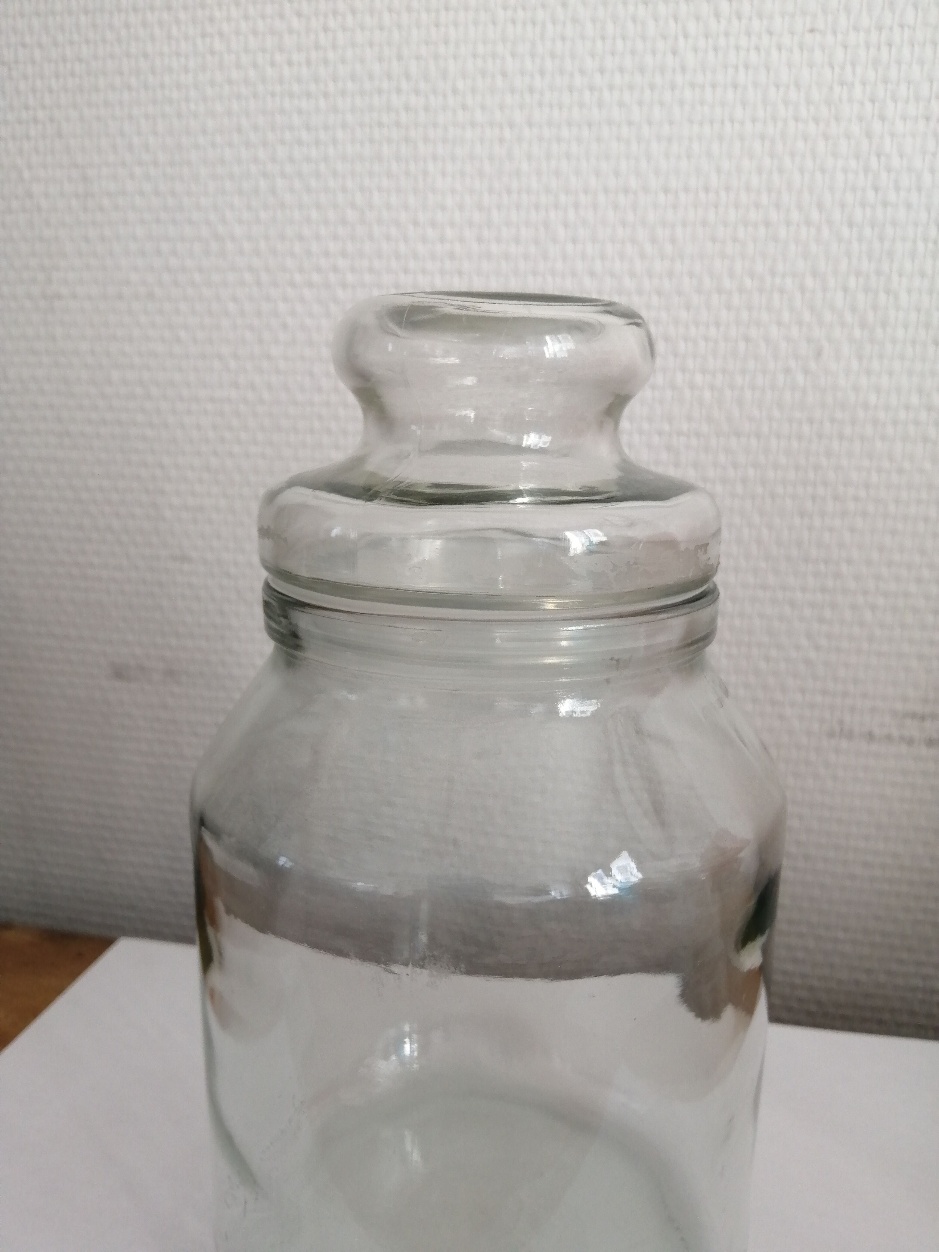 Glass jar