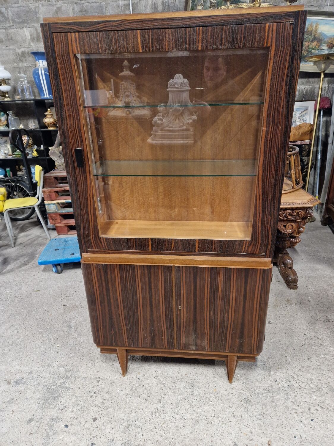 Art Deco shop window