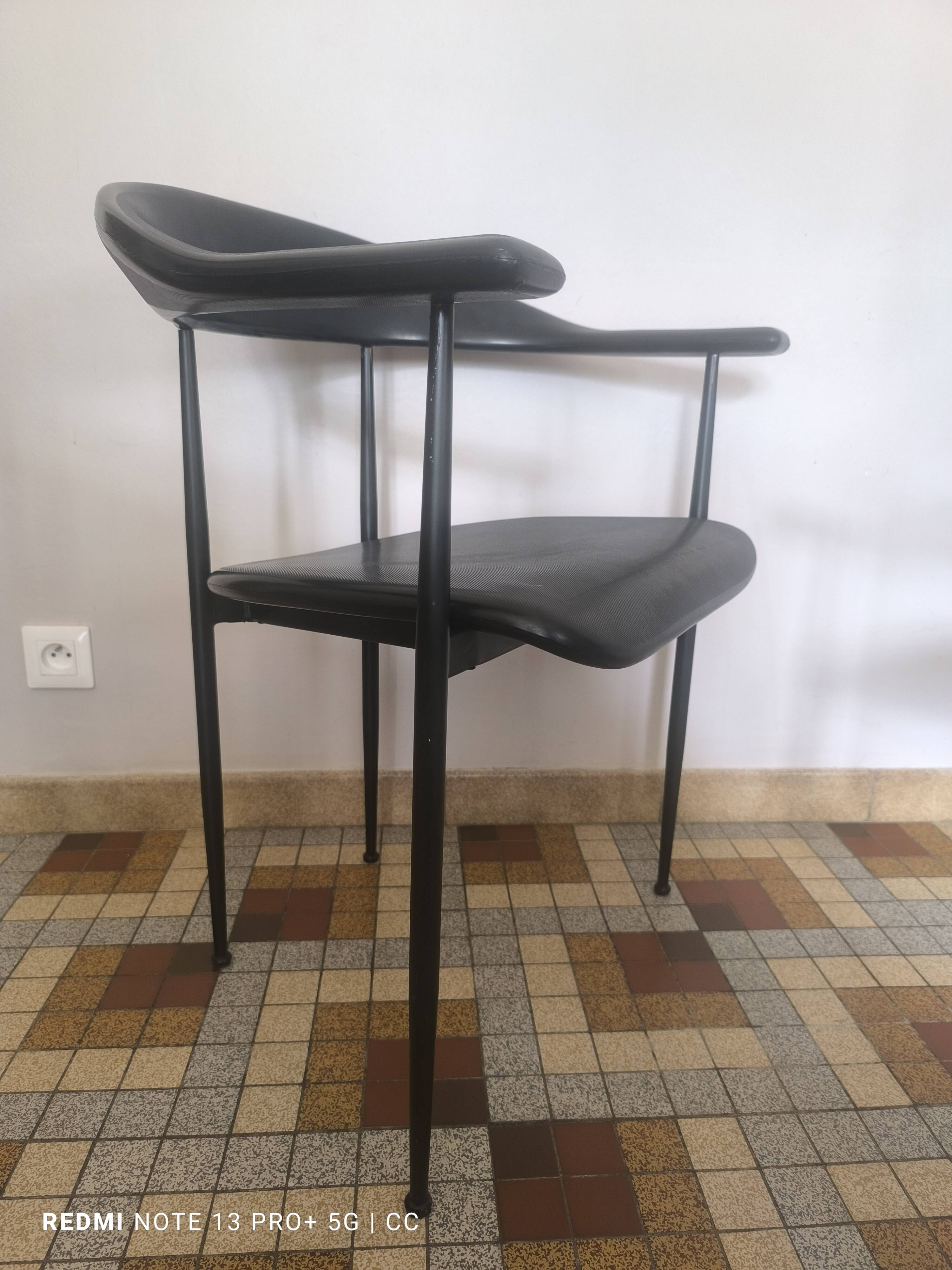 P40 fasem chairs by giancarlo vegni & gianfranco gualtierotti