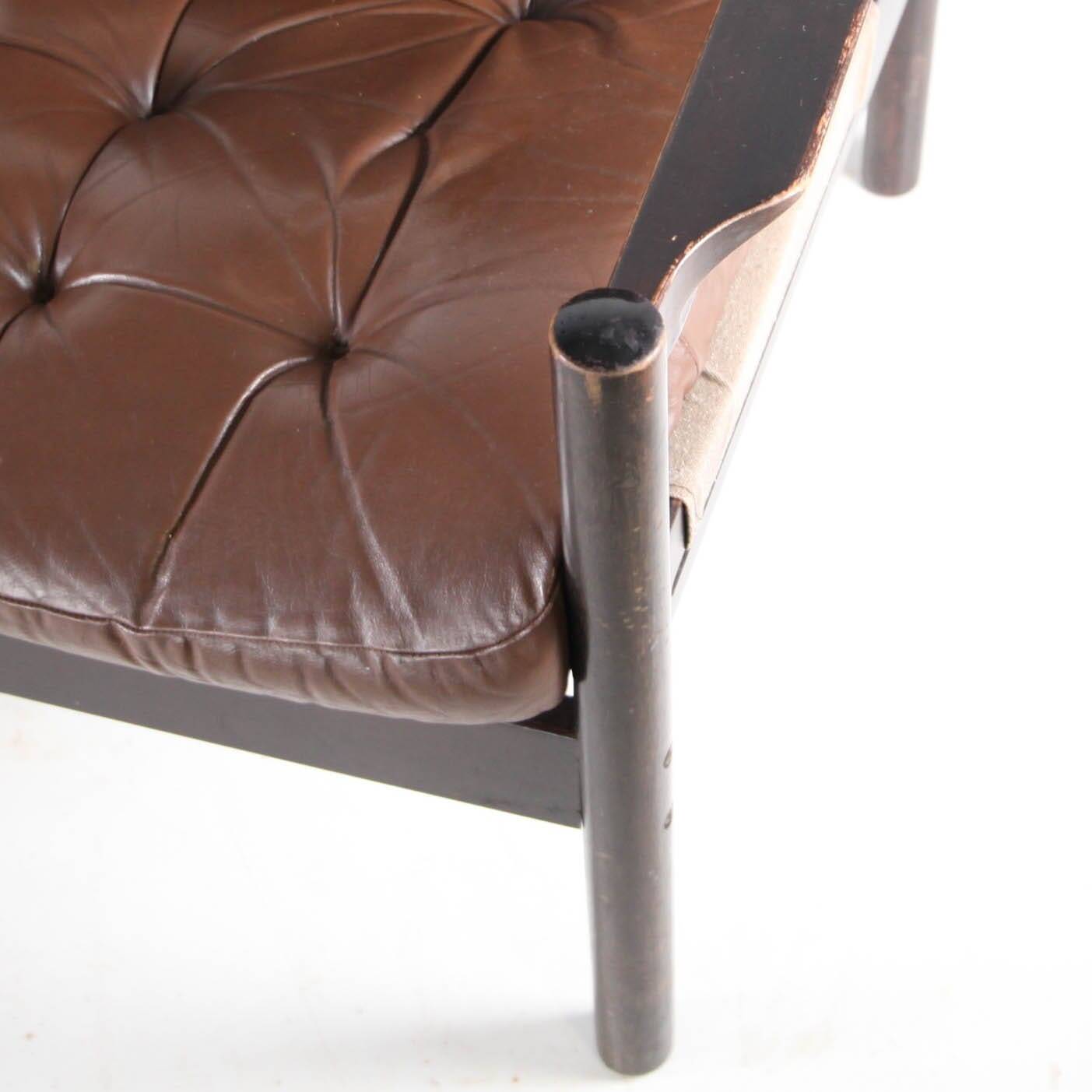 Paire de fauteuils en cuir