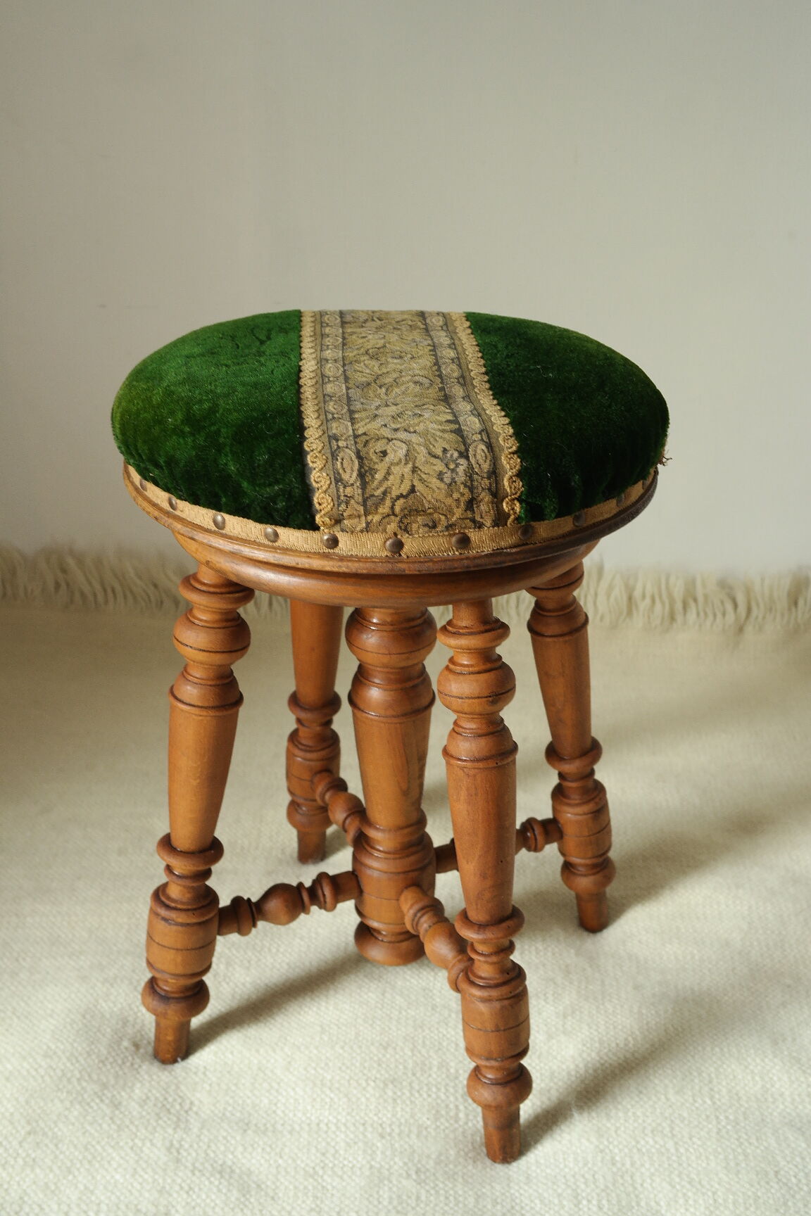 Napoleon III piano stool