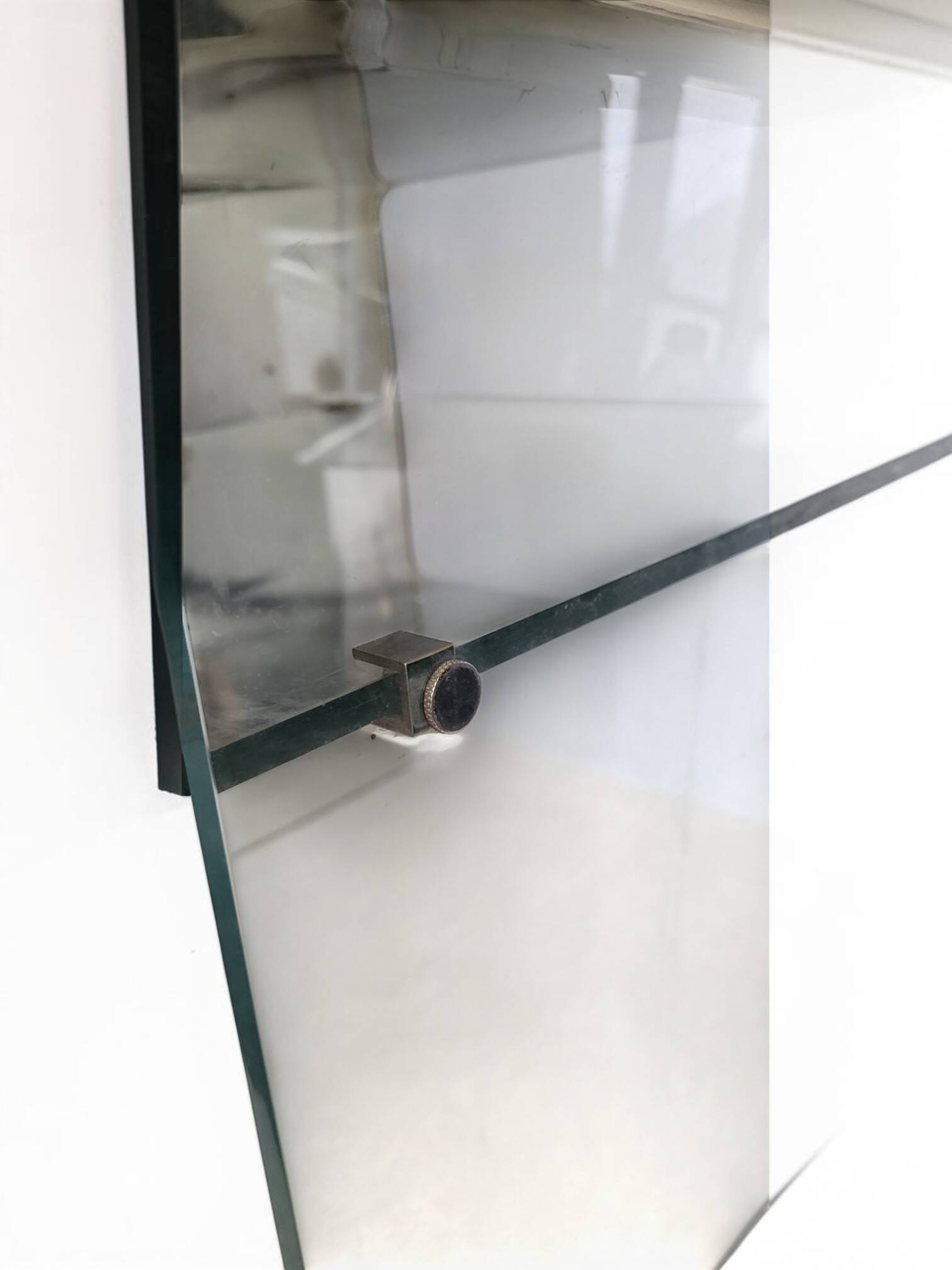 Table de chevet / bout de canapé en plexiglas (lucite) 1970's