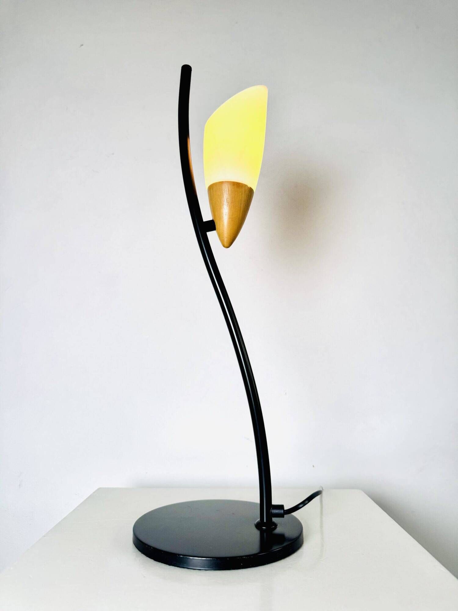 Lampe de table sculpturale postmoderne par Hala Zeist, Pays-Bas, années 1980.