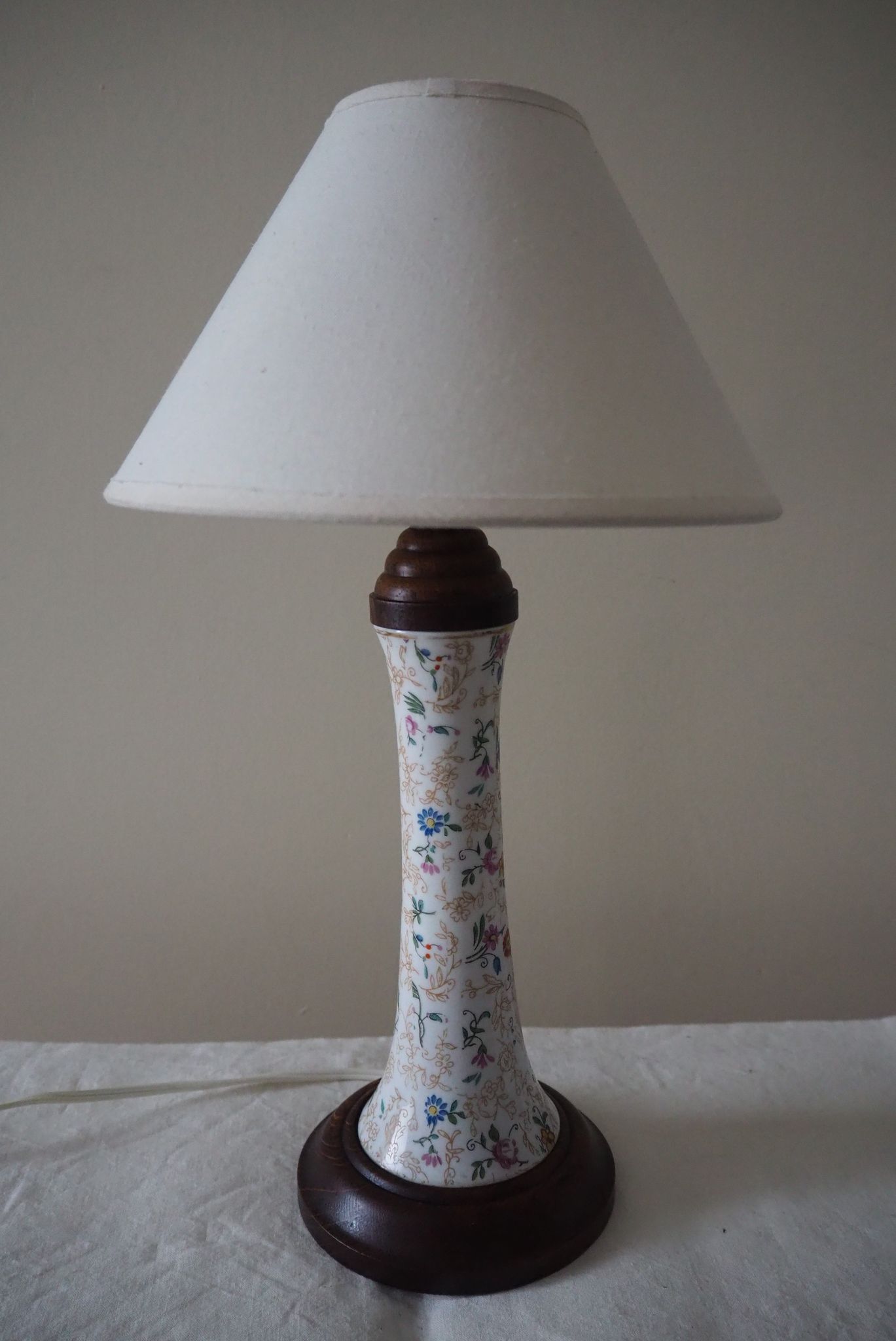 Lampe à poser de table de chevet d’appoint en faïence et socle en bois