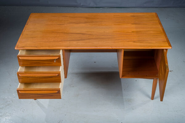 Teck de bureau moderne danois du milieu du siècle par Svend Madsen pour Falster, années 1970