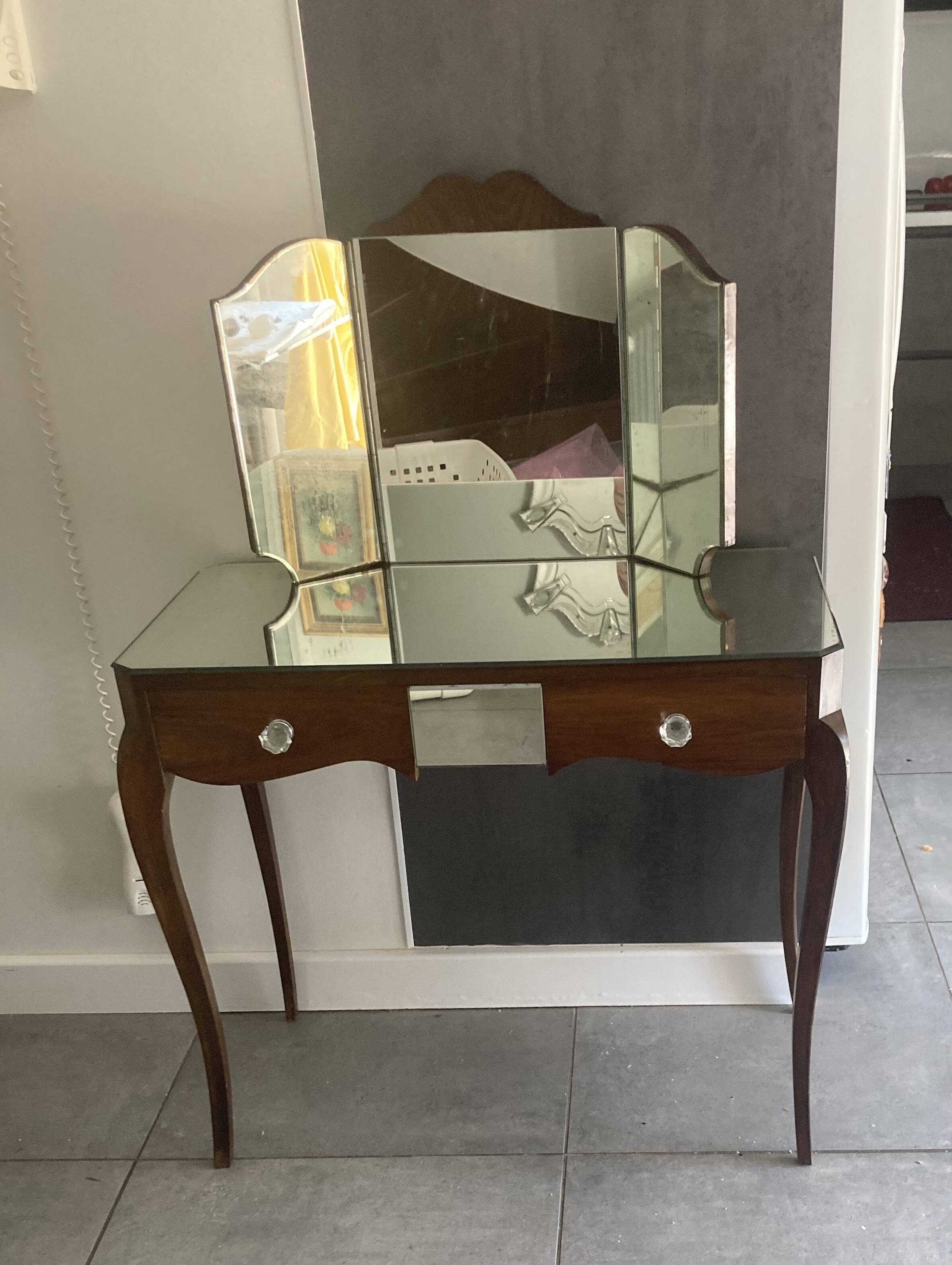 small "Art DECO" dressing table in excellent condition