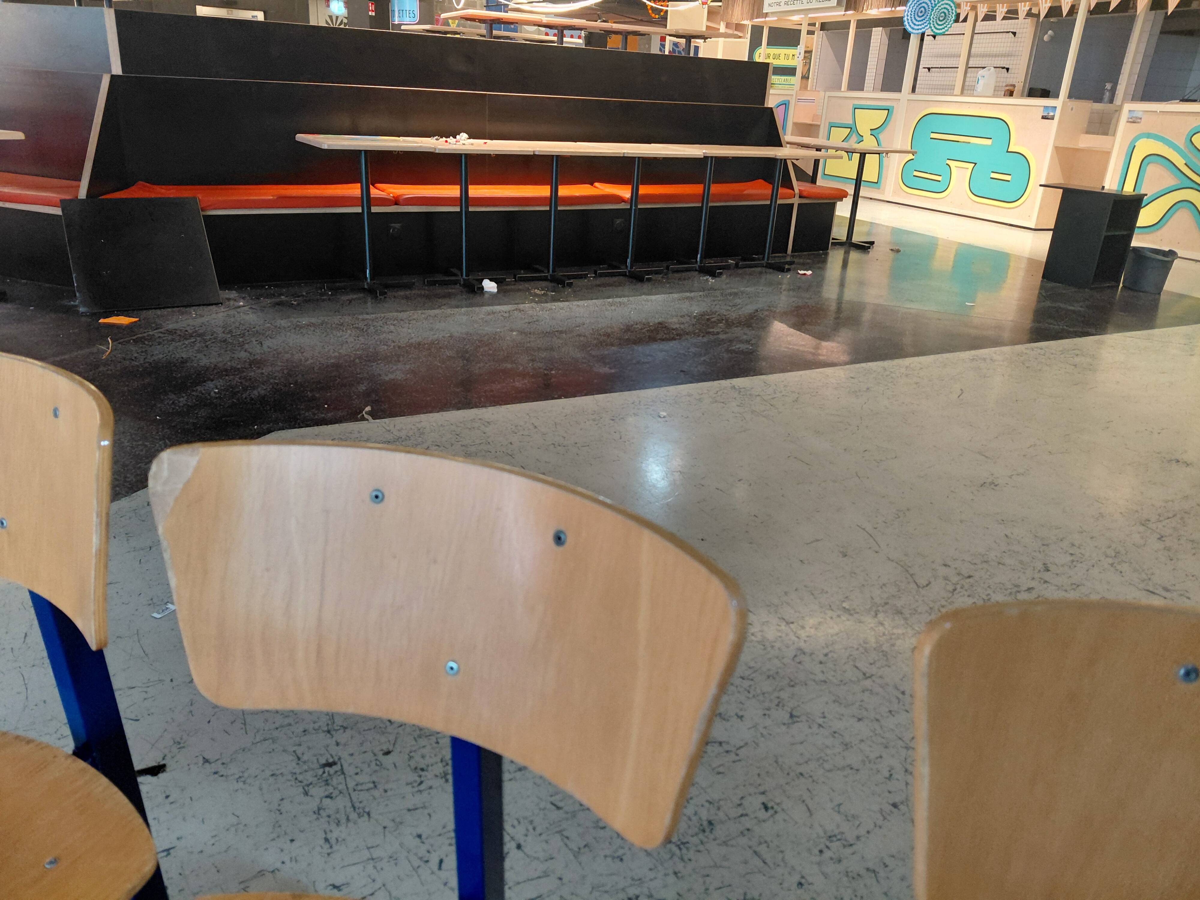 Lot 6 chaises vintage style Marko N1 – piètement trépied