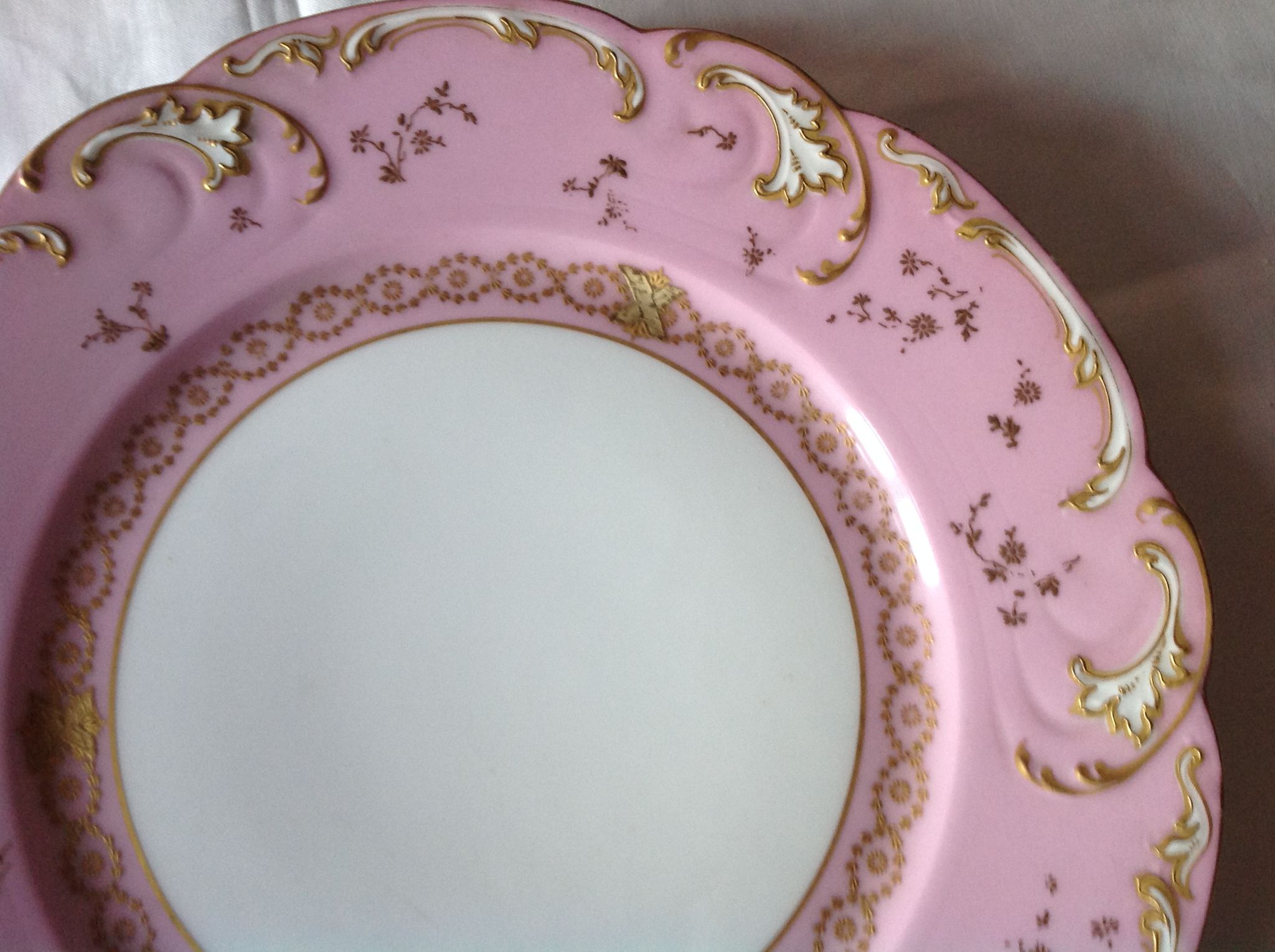 Flat porcelain plate of Limoges of the Haviland Manufacture (19th).
