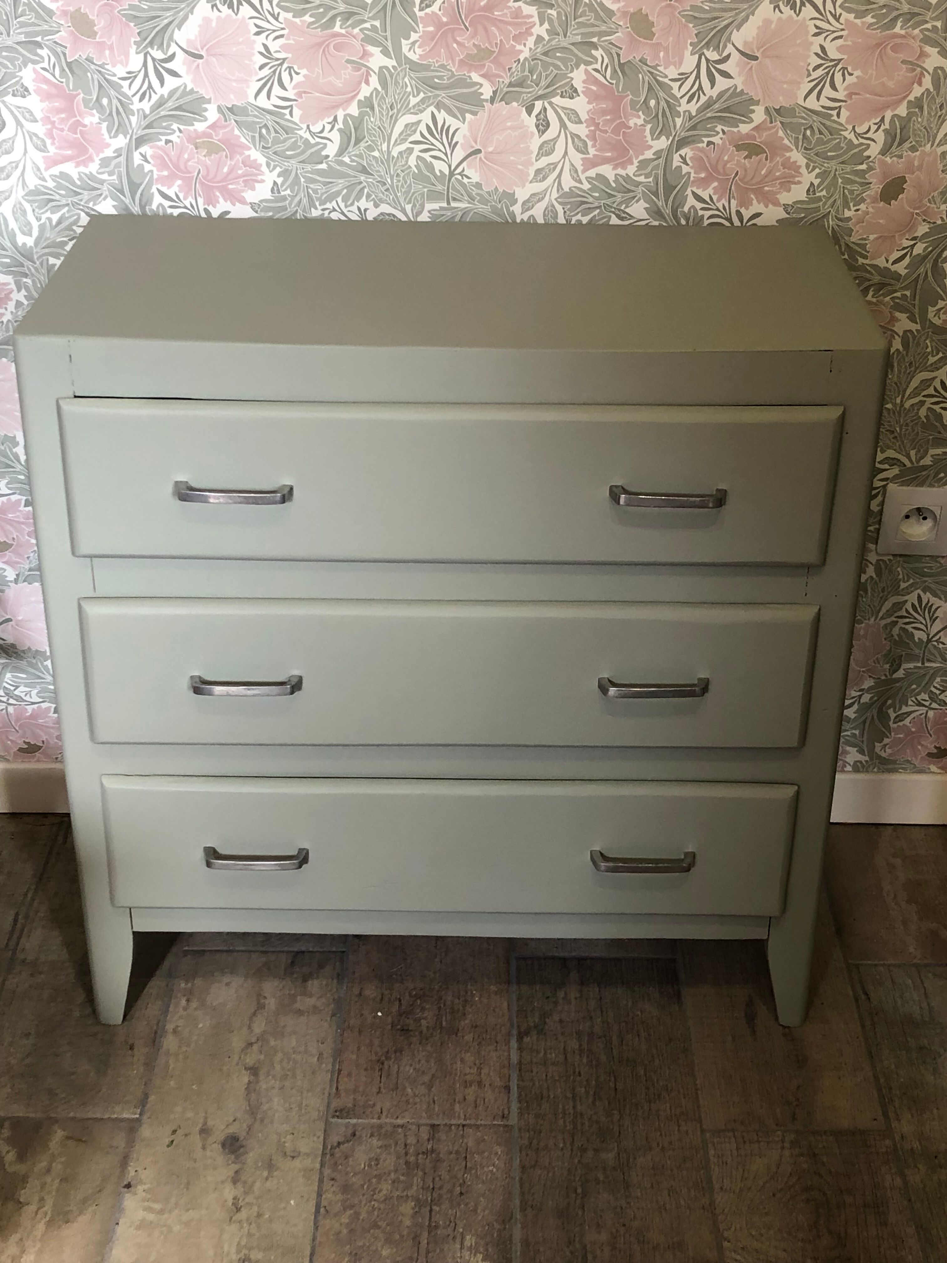 Vintage chest of drawers