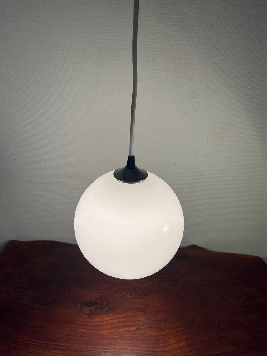 Opaline globe suspension from the 80s