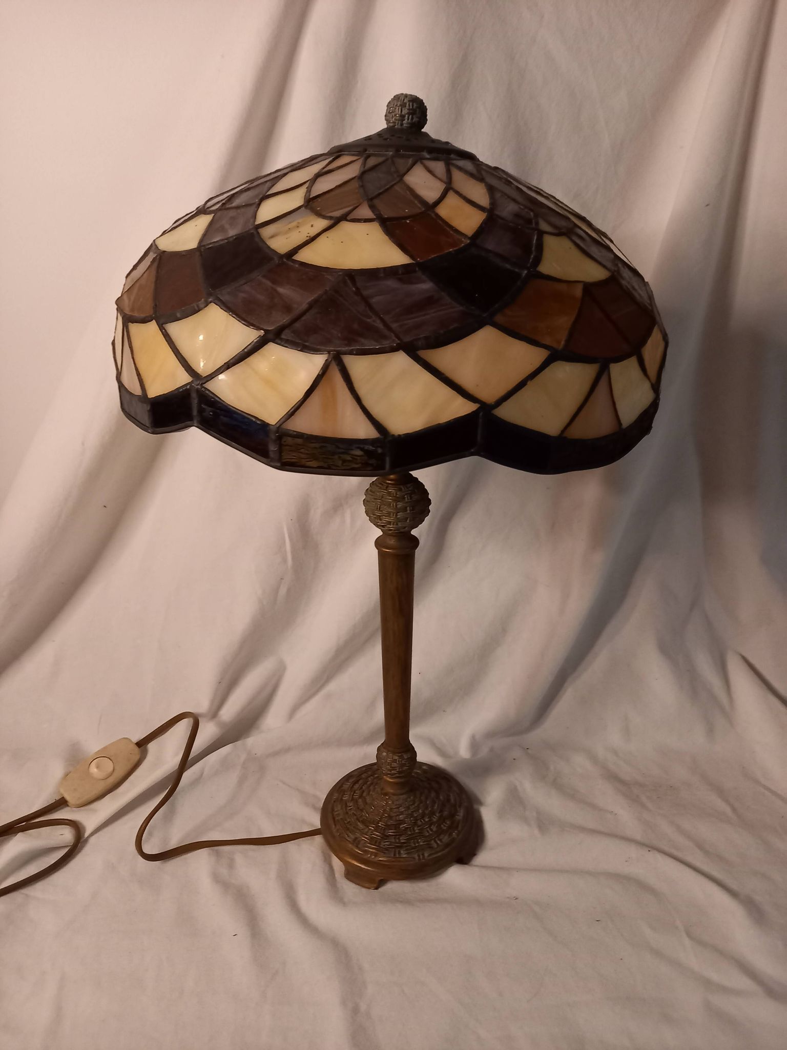Art Deco style Tiffany lamp, multicolored glass paste lampshade