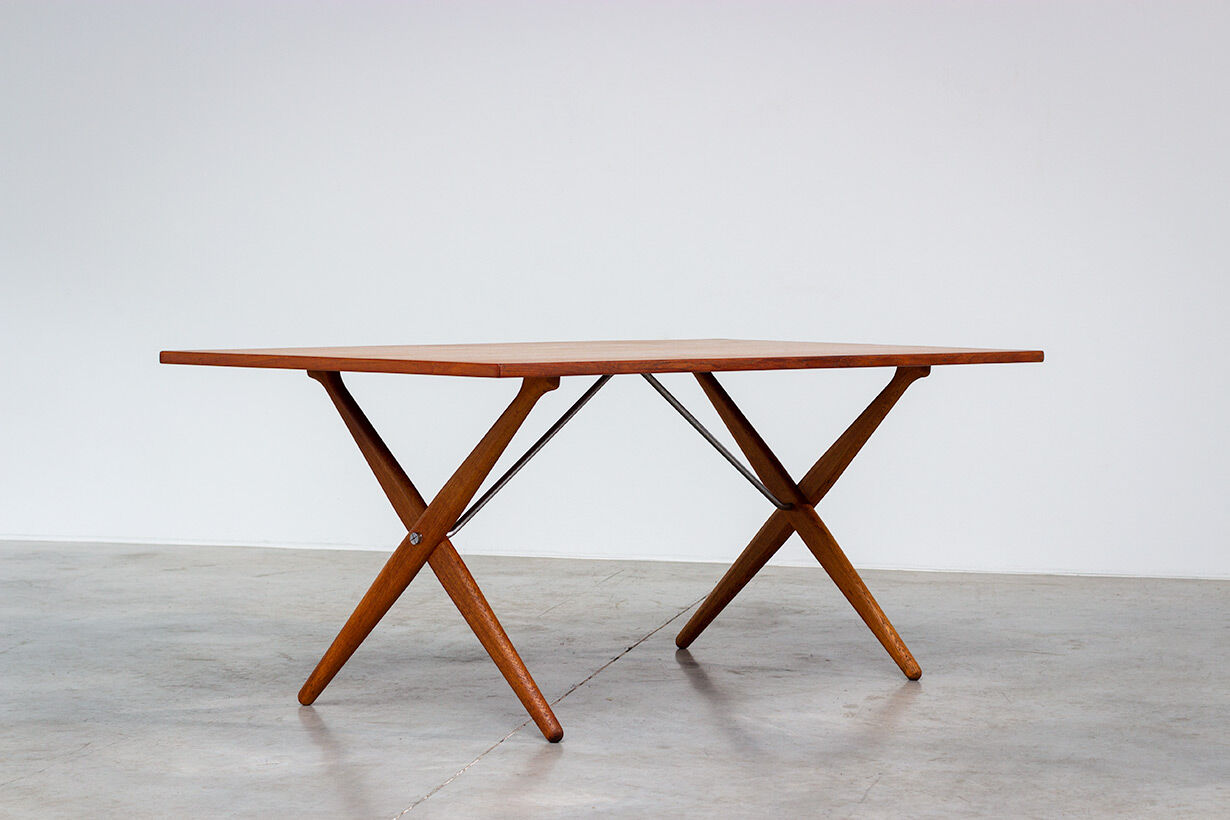 Dining table AT-303 Designed by Hans Wegner in 1955 Andreas Tuck